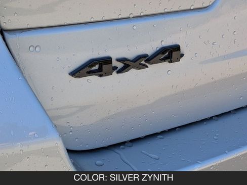 Used 2024 Jeep Grand Cherokee Altitude image 12