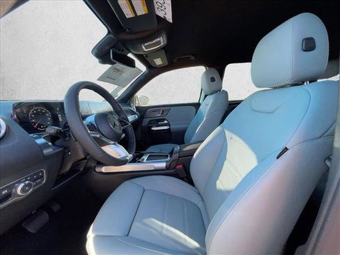 Used 2026 Mercedes-Benz GLB 250 4MATIC image 4
