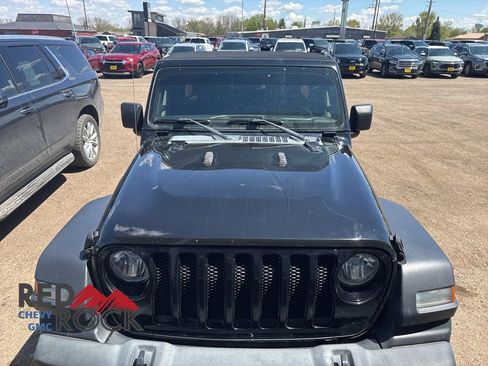 Used 2019 Jeep Wrangler Unlimited Sport AWD/4WD image 2