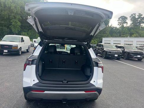 New 2027 Chevrolet Equinox LT w/ Convenience Package II FWD image 14