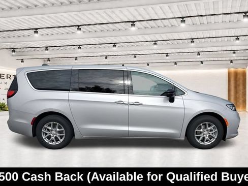 New 2026 Chrysler Pacifica Select FWD image 13