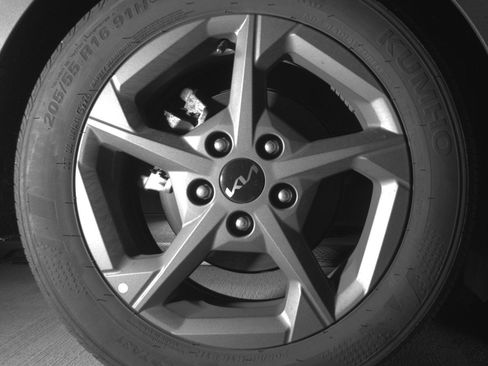 Used 2025 Kia K4 LXS image 15