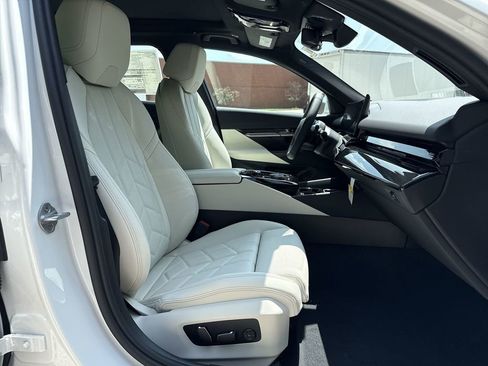 Certified 2026 BMW 530i xDrive w/ Premium Package AWD/4WD image 31