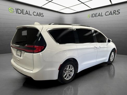 Used 2021 Chrysler Pacifica Touring-L FWD image 6