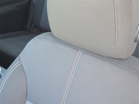 Used 2025 GMC Acadia Elevation image 10