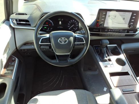 Used 2021 Toyota Sienna LE FWD image 5