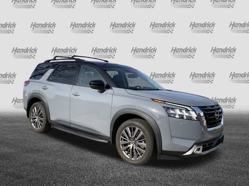Used 2022 Nissan Pathfinder SL w/ SL Premium Package image 2