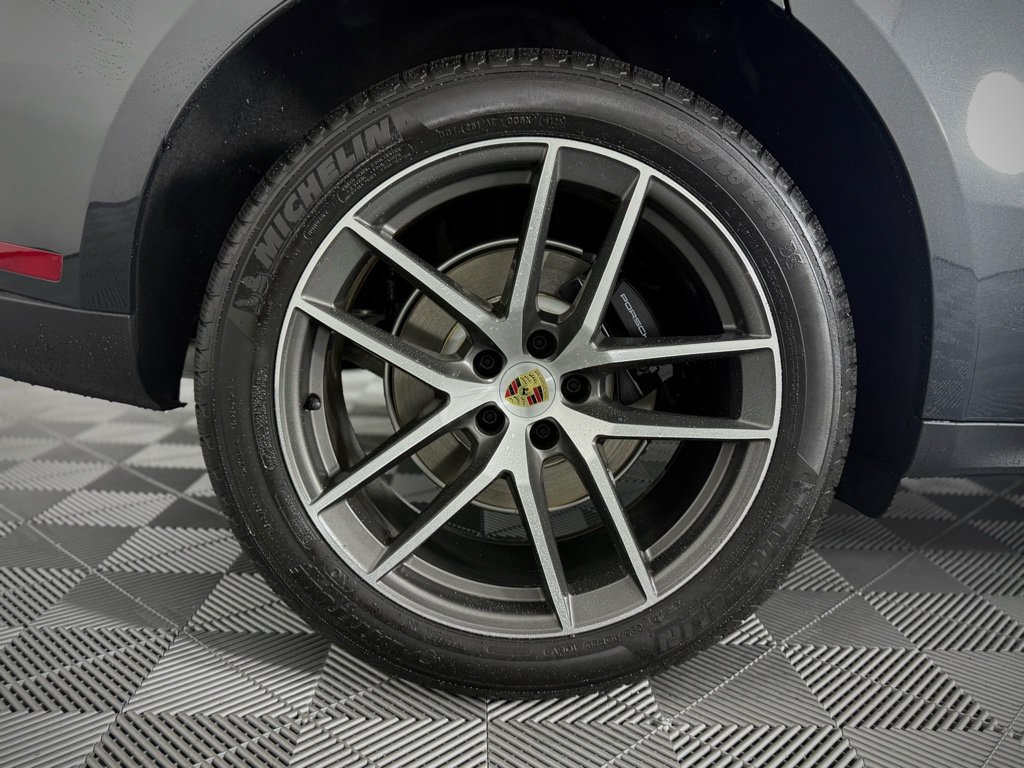 Certified 2026 Porsche Macan AWD/4WD image 17