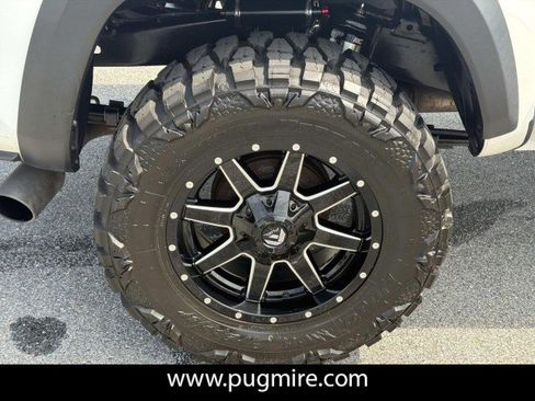 Used 2021 Toyota Tacoma TRD Off-Road w/ Technology Package AWD/4WD image 17
