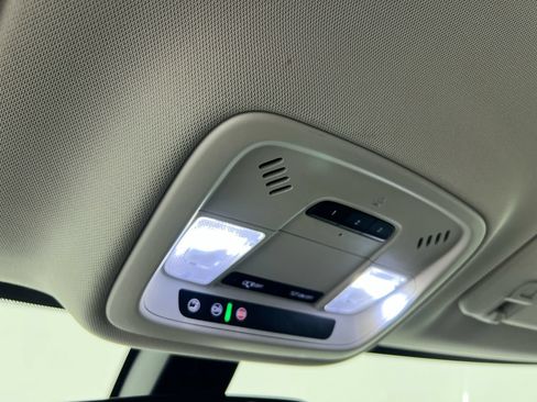 Used 2021 Chevrolet Traverse LT FWD image 18