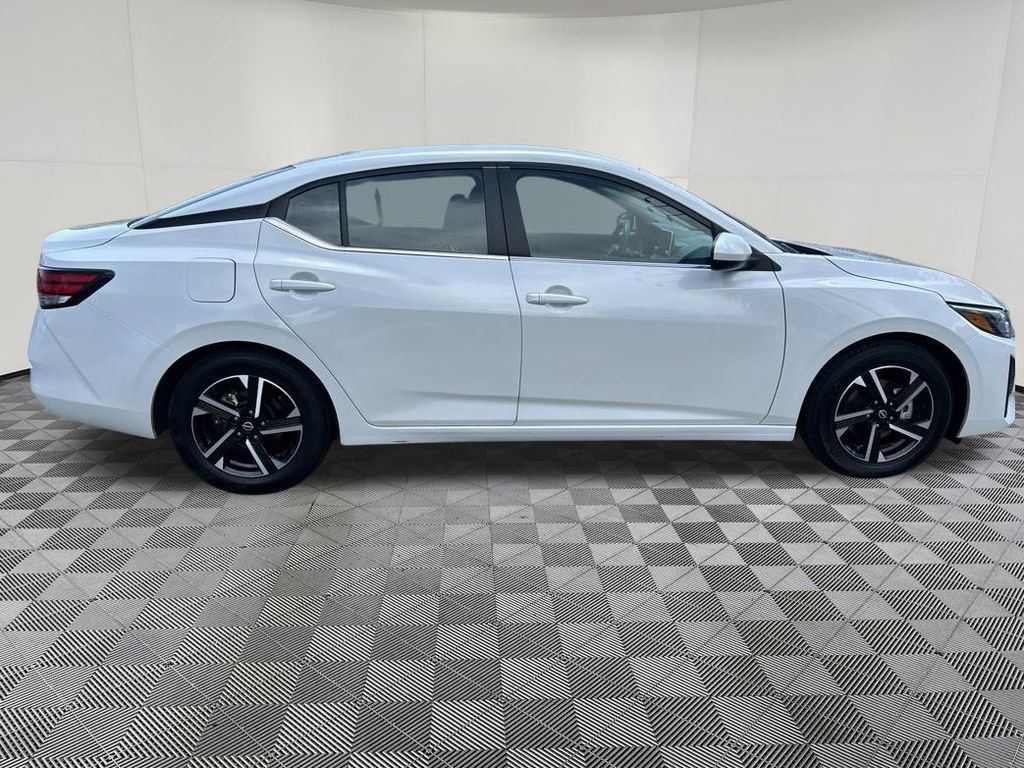 Used 2024 Nissan Sentra SV FWD image 9