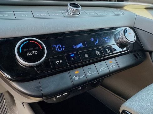 Used 2024 Hyundai Elantra SEL image 23