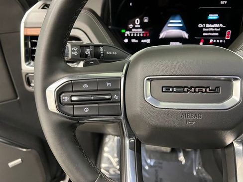 Used 2025 GMC Yukon XL Denali image 29