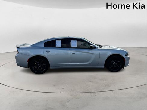 Used 2019 Dodge Charger SXT image 3