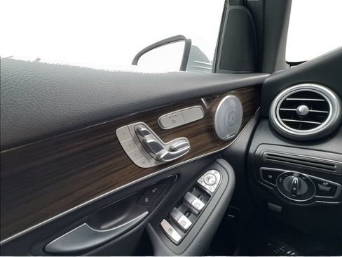 Used 2020 Mercedes-Benz GLC 300 4MATIC image 46