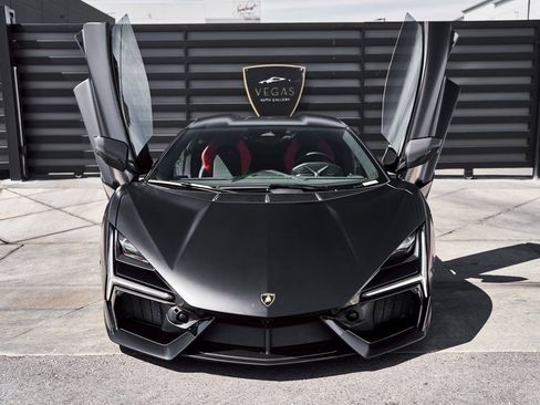 Used 2025 Lamborghini Revuelto image 29