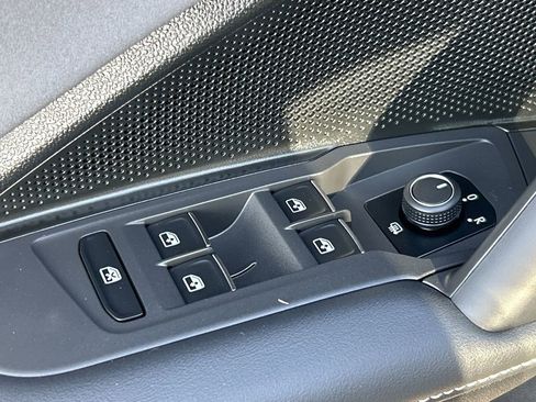 Certified 2025 Volkswagen Tiguan SE R-Line AWD/4WD image 18