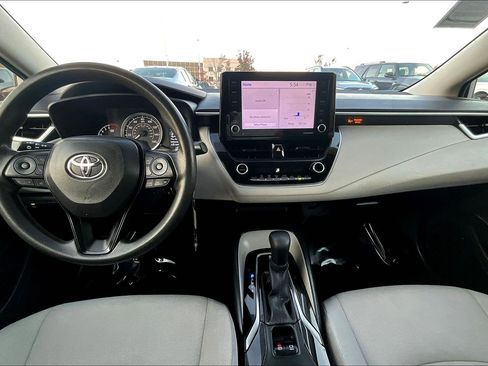 Used 2022 Toyota Corolla LE image 14