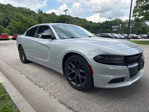 Used 2021 Dodge Charger SXT w/ Blacktop Package RWD image 3