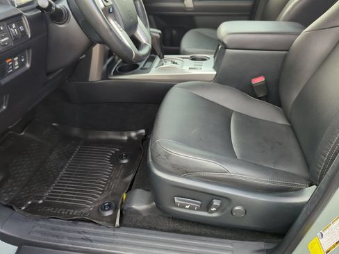 Used 2022 Toyota 4Runner TRD Sport AWD/4WD image 32