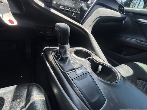 Used 2022 Toyota Camry SE FWD image 17