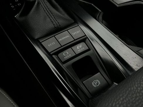 Used 2025 Toyota Camry SE image 24