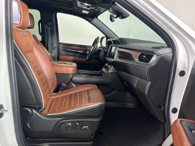 Used 2024 GMC Yukon XL Denali Ultimate AWD/4WD image 27