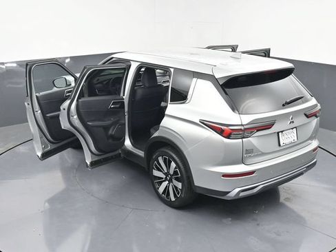 Used 2025 Mitsubishi Outlander SE AWD/4WD image 44