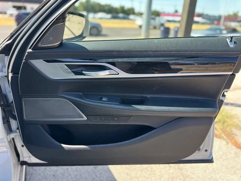 Used 2019 BMW 740i w/ M Sport Package RWD image 23