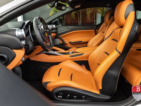 Used 2018 Ferrari GTC4Lusso T image 21