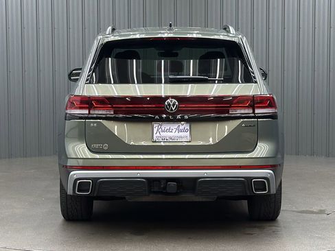 Used 2025 Volkswagen Atlas Peak Edition SE AWD/4WD image 4