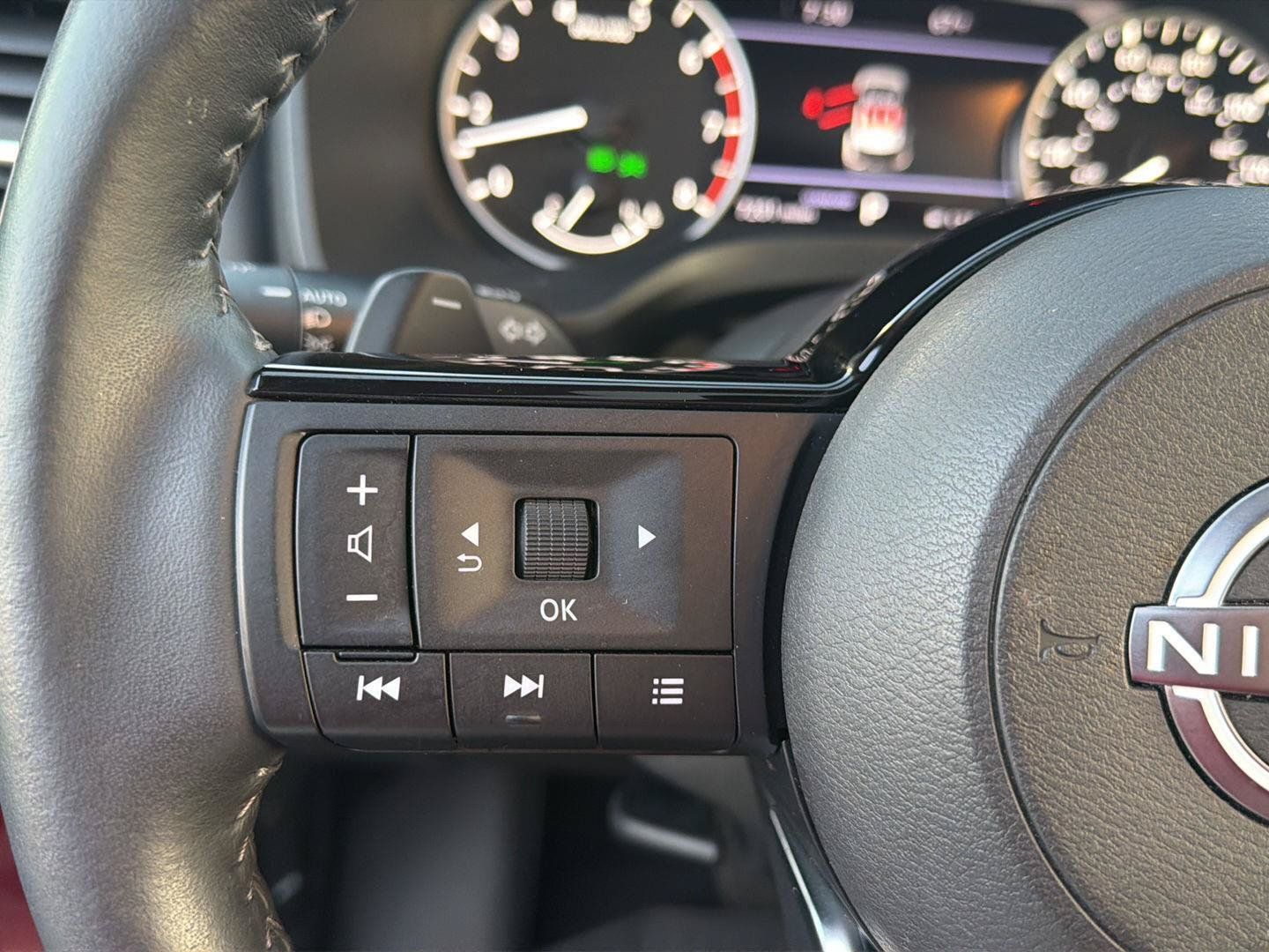 Used 2023 Nissan Rogue SL w/ SL Premium Package FWD image 21