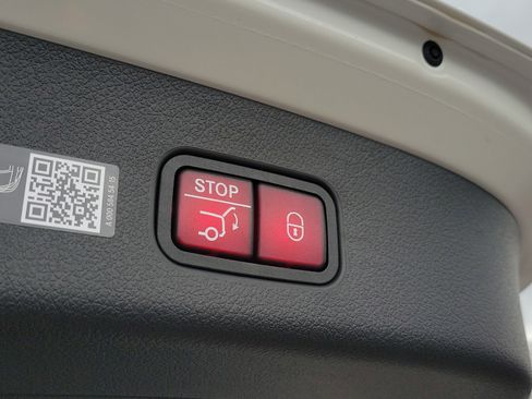 Certified 2026 Mercedes-Benz GLC 300 image 27