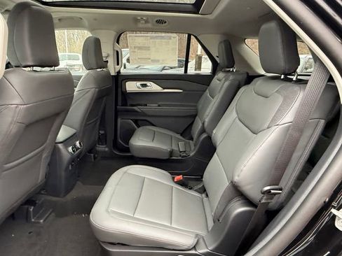 Used 2026 Ford Explorer Active w/ Active Comfort Package AWD/4WD image 13