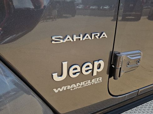 Used 2021 Jeep Wrangler Unlimited Sahara AWD/4WD image 6