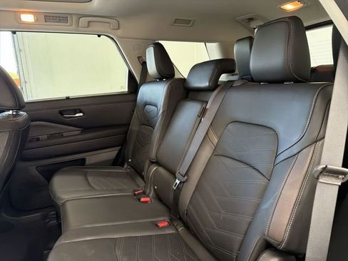 Used 2024 Nissan Pathfinder Platinum w/ Cargo Package AWD/4WD image 17