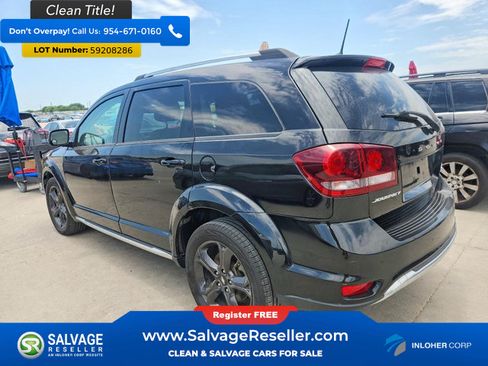 Used 2020 Dodge Journey Crossroad FWD image 3