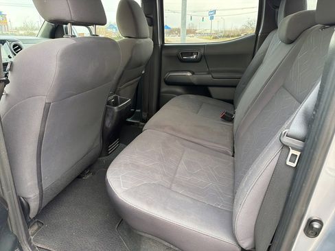 Used 2016 Toyota Tacoma TRD Off-Road w/ Premium & Technology Package image 9