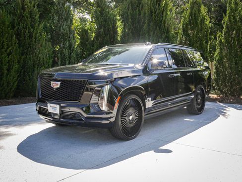 Used 2025 Cadillac Escalade ESV Sport w/ Touring Package AWD/4WD image 5