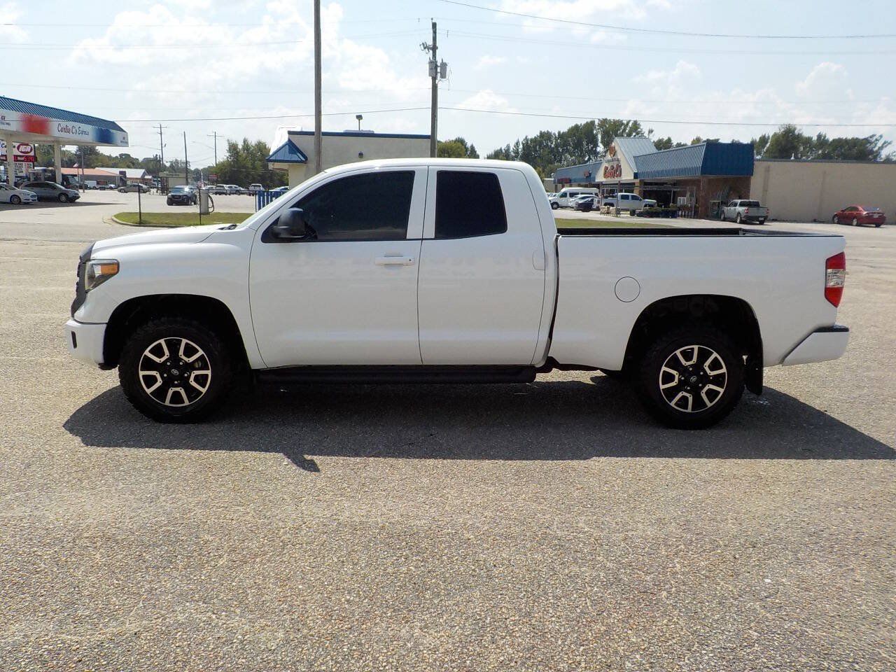 Used 2019 Toyota Tundra SR AWD/4WD image 2