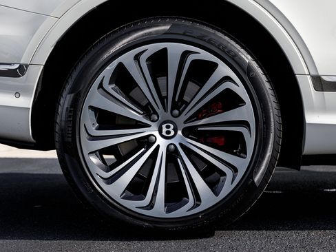 Used 2023 Bentley Bentayga Extended Wheelbase image 32