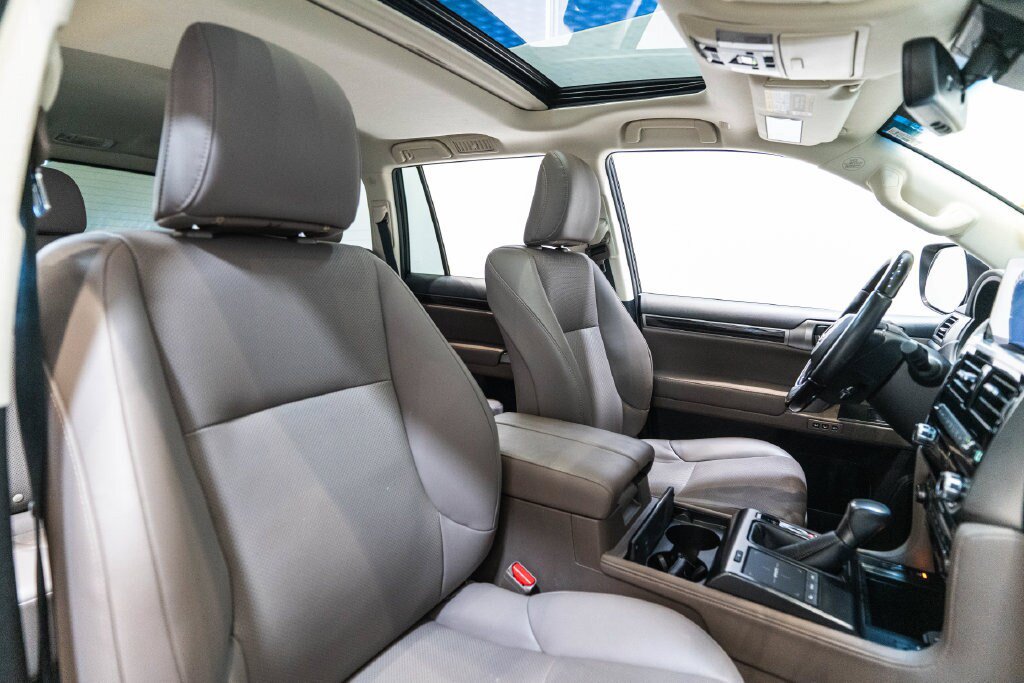 Used 2023 Lexus GX 460 Premium w/ Accessory Package AWD/4WD image 15