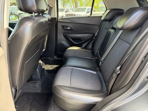 Used 2018 Chevrolet Trax LT w/ LT Convenience Package FWD image 14