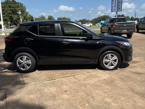 Used 2023 Nissan Kicks S FWD image 7