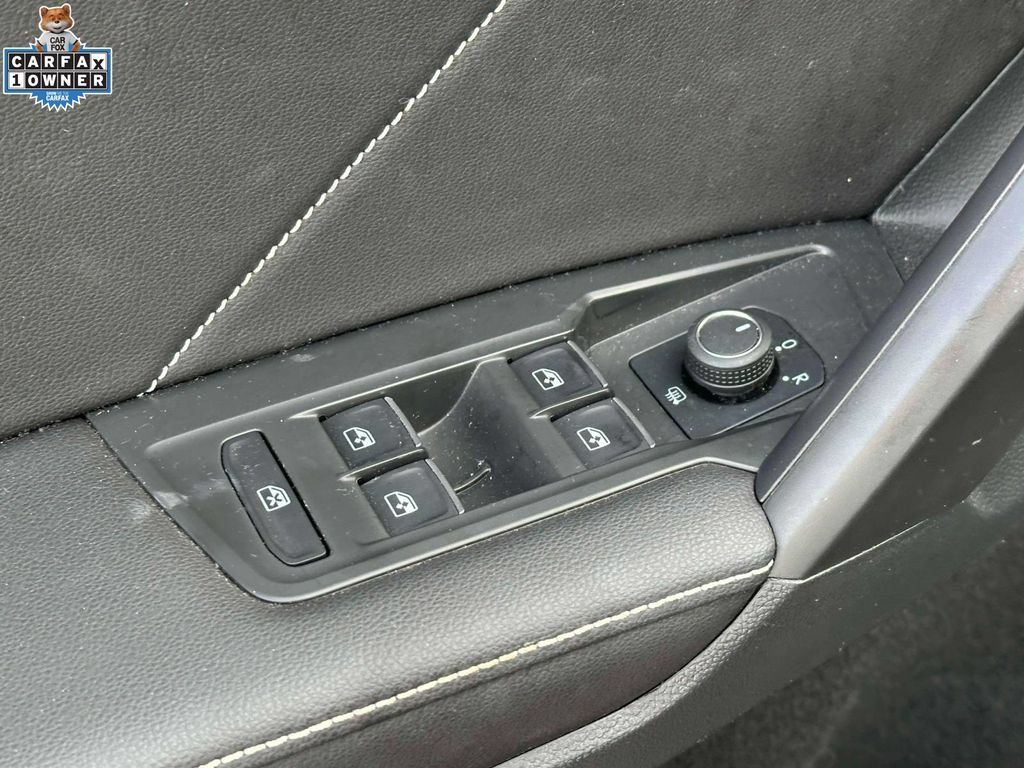Used 2024 Volkswagen Tiguan SE w/ Panoramic Sunroof Package AWD/4WD image 16