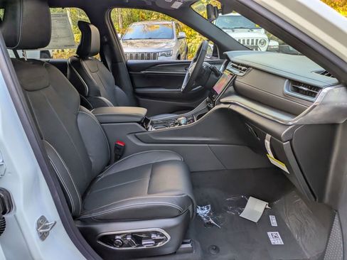 New 2025 Jeep Grand Cherokee L Overland w/ Advanced Protech Group III image 31