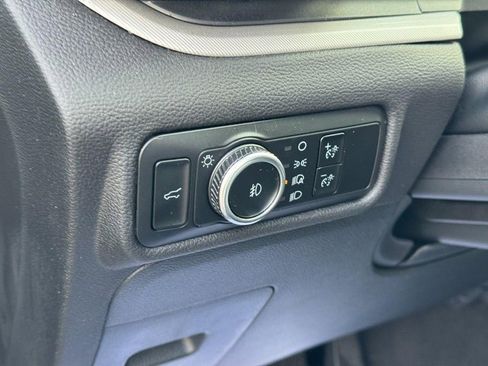 Used 2024 Ford Explorer XLT w/ Equipment Group 202A image 19