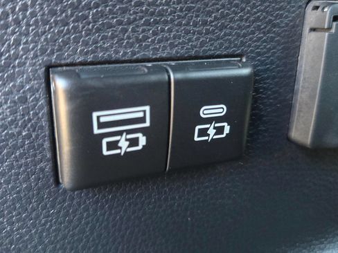 Used 2024 Toyota Tundra Platinum AWD/4WD image 8