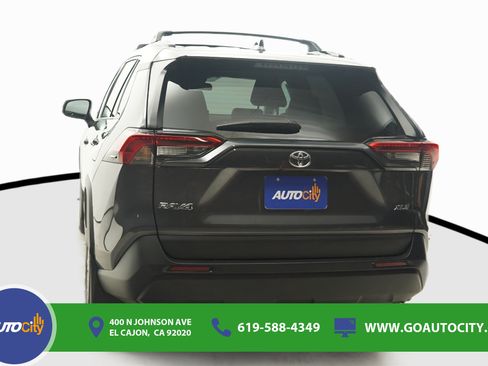 Used 2022 Toyota RAV4 XLE Premium FWD image 15