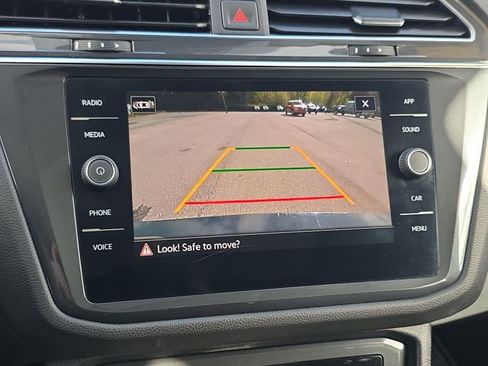 Used 2022 Volkswagen Tiguan SE image 17